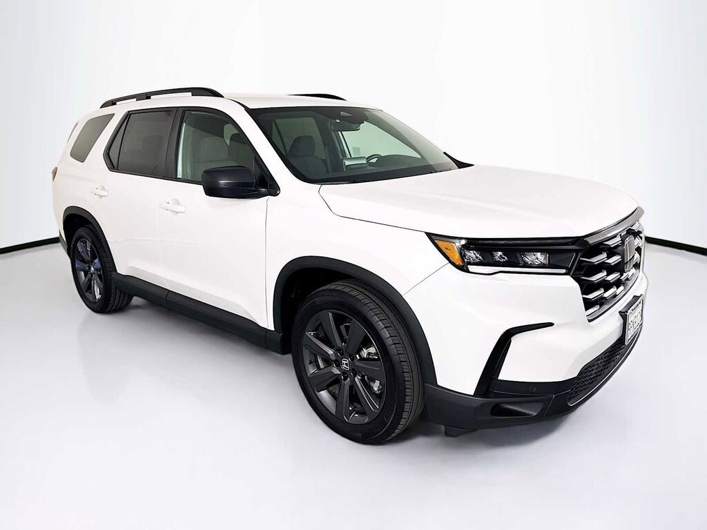 2025 Honda Pilot 2WD Sport — photo 1 of 7