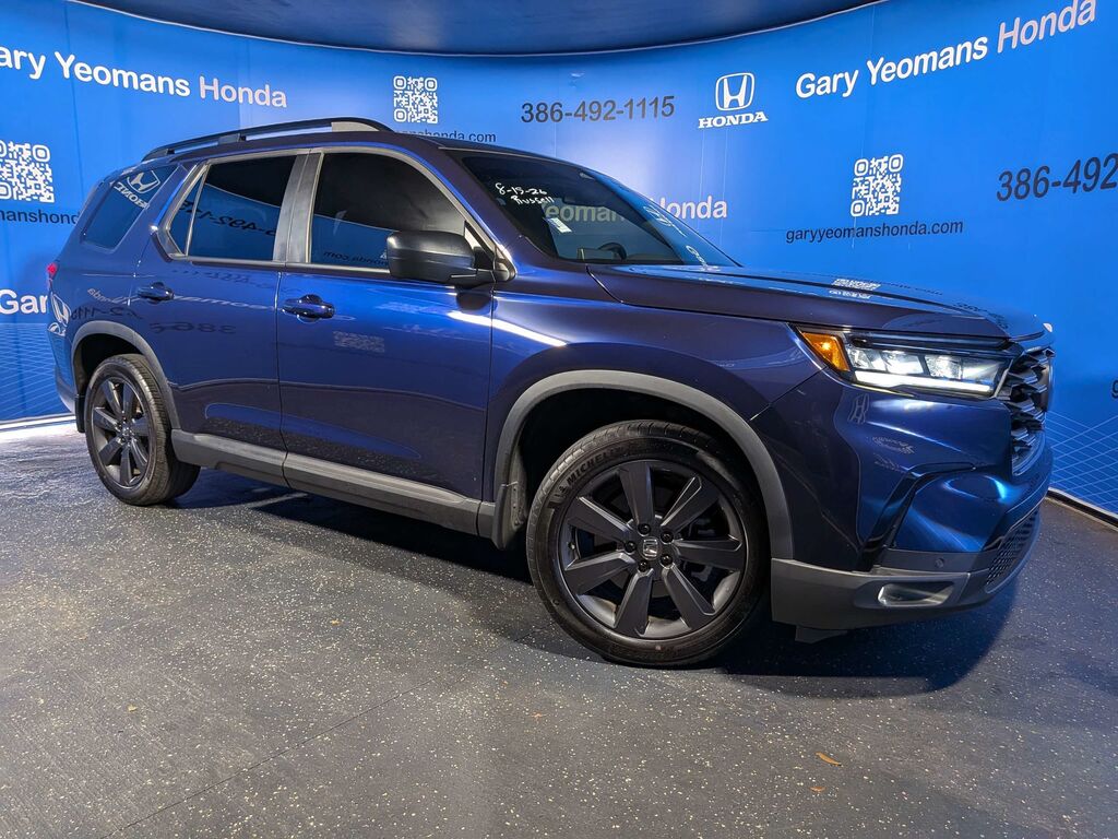 2025 Honda Pilot 2WD Sport — photo 1 of 7