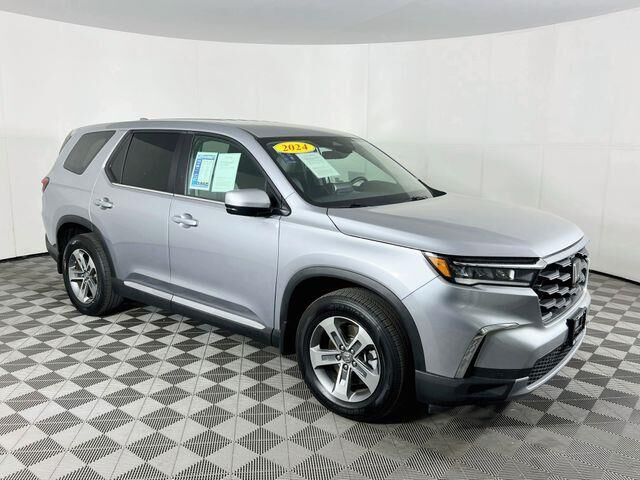2024 Honda Pilot EX-L w/Rear Captain's Chairs