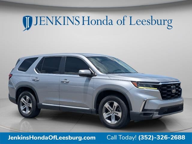 2023 Honda Pilot EX-L w/Rear Captain's Chairs