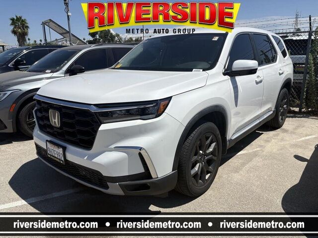 2023 Honda Pilot EX-L w/Rear Captain's Chairs