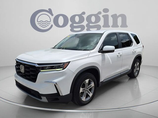 2023 Honda Pilot EX-L w/Rear Captain's Chairs
