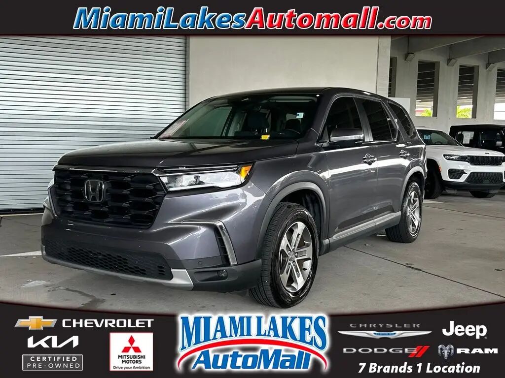2024 Honda Pilot EX-L w/Rear Captain's Chairs — photo 1 of 13