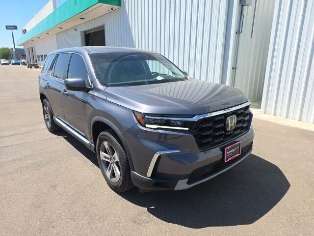 2024 Honda Pilot EX-L w/Rear Captain's Chairs