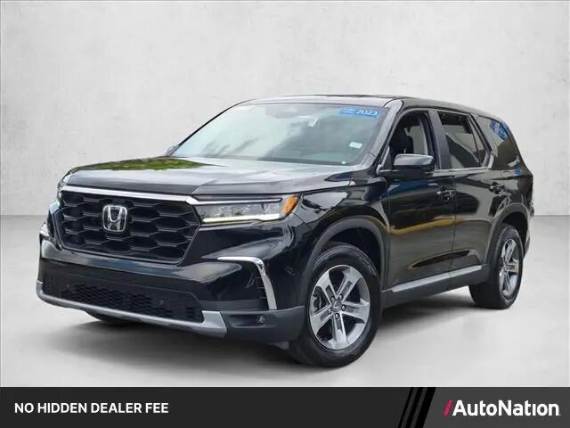 2023 Honda Pilot EX-L w/Rear Captain's Chairs