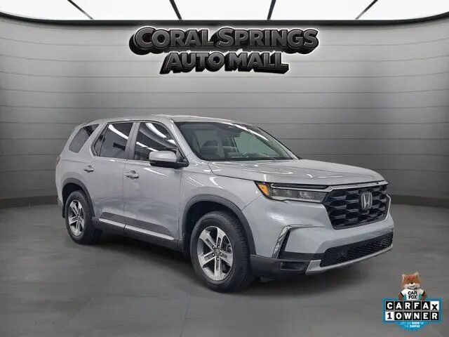 2024 Honda Pilot EX-L w/Rear Captain's Chairs — photo 1 of 13