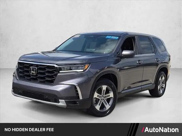 2023 Honda Pilot EX-L w/Rear Captain's Chairs