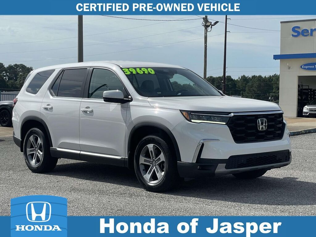 2024 Honda Pilot EX-L w/Rear Captain's Chairs — photo 1 of 13
