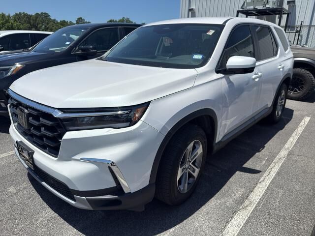 2024 Honda Pilot EX-L w/Rear Captain's Chairs