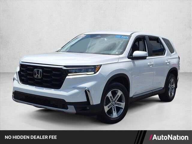 2023 Honda Pilot EX-L w/Rear Captain's Chairs — photo 1 of 7