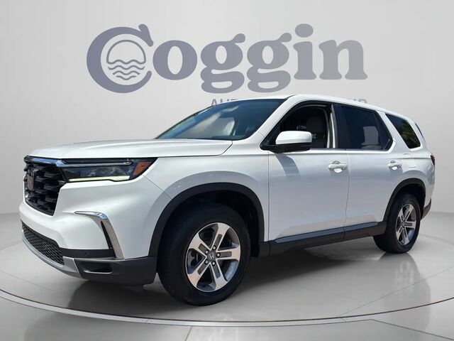 2023 Honda Pilot EX-L w/Rear Captain's Chairs