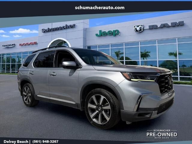 2023 Honda Pilot Touring — photo 1 of 1