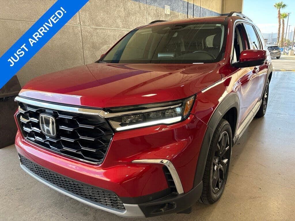 2025 Honda Pilot Touring — photo 1 of 1