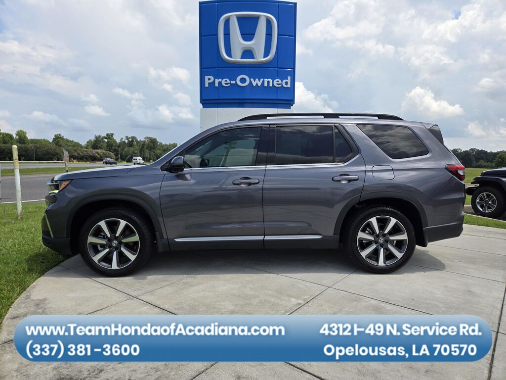 2025 Honda Pilot Touring — photo 1 of 13