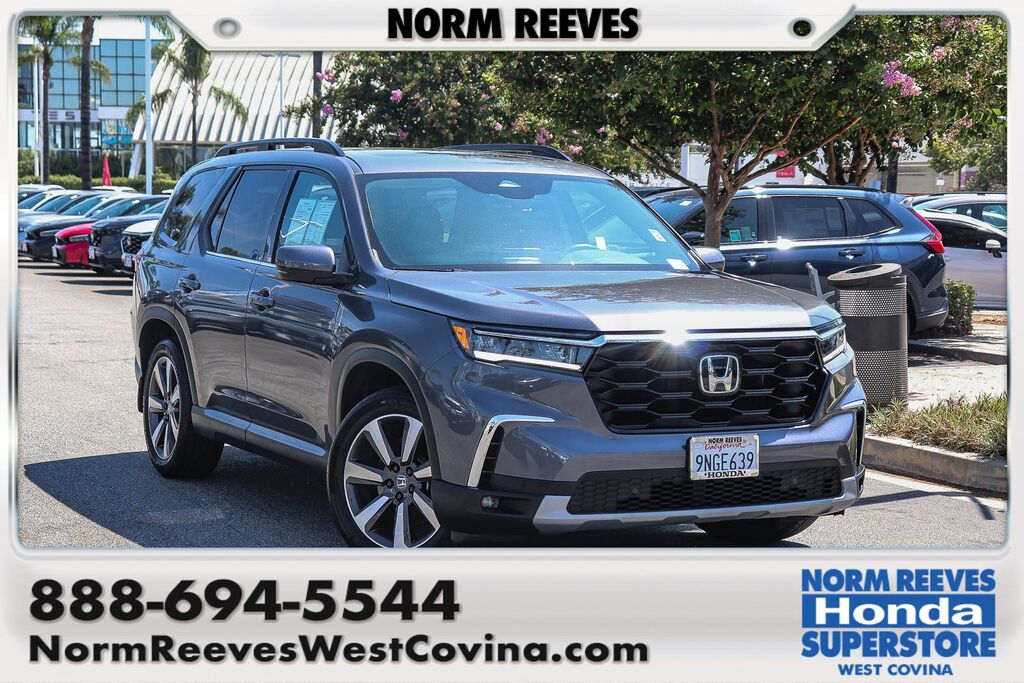 2025 Honda Pilot 2WD Touring — photo 1 of 7
