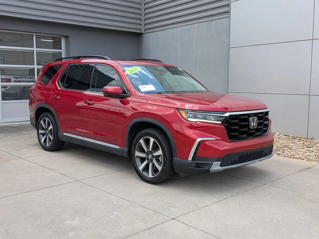 2025 Honda Pilot Touring — photo 1 of 13