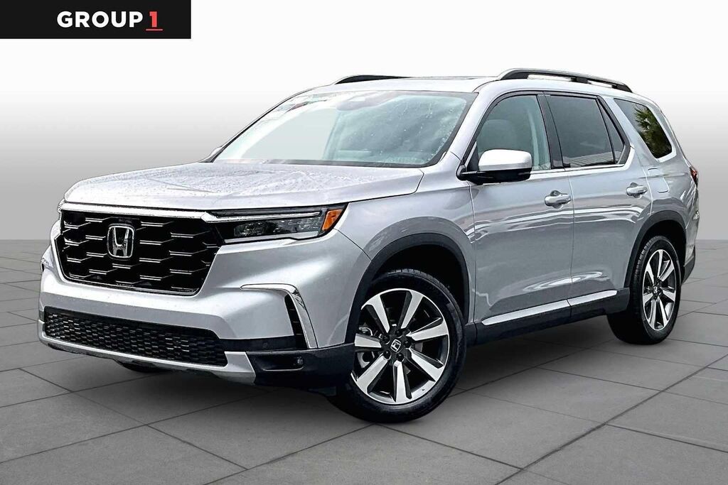 2025 Honda Pilot Touring — photo 1 of 12