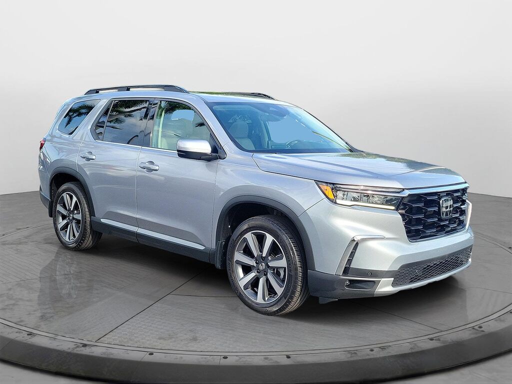 2023 Honda Pilot Touring — photo 1 of 1
