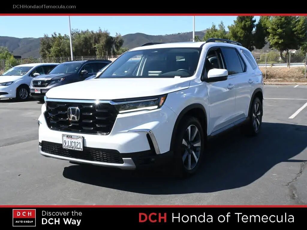 2024 Honda Pilot Touring — photo 1 of 13