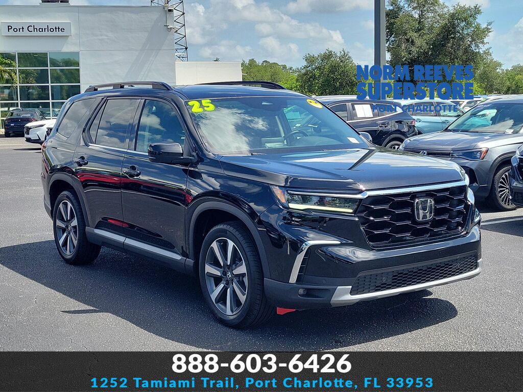 2025 Honda Pilot Touring — photo 1 of 7