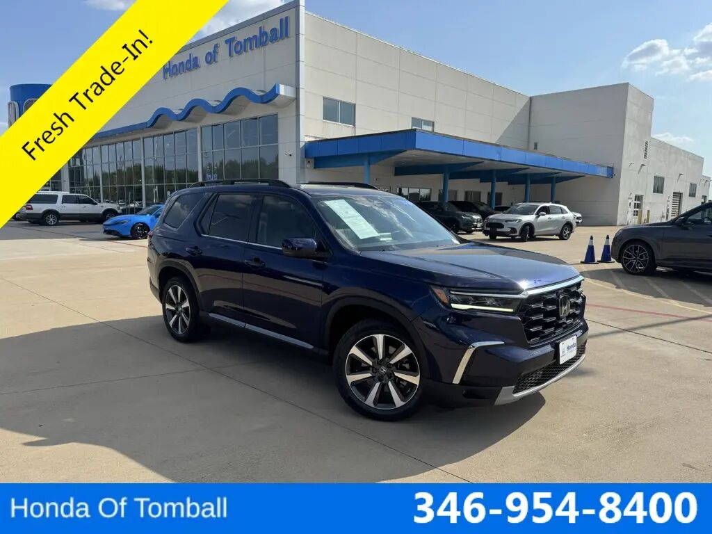 2023 Honda Pilot Touring — photo 1 of 13