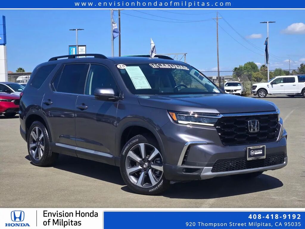 2025 Honda Pilot Touring — photo 1 of 13