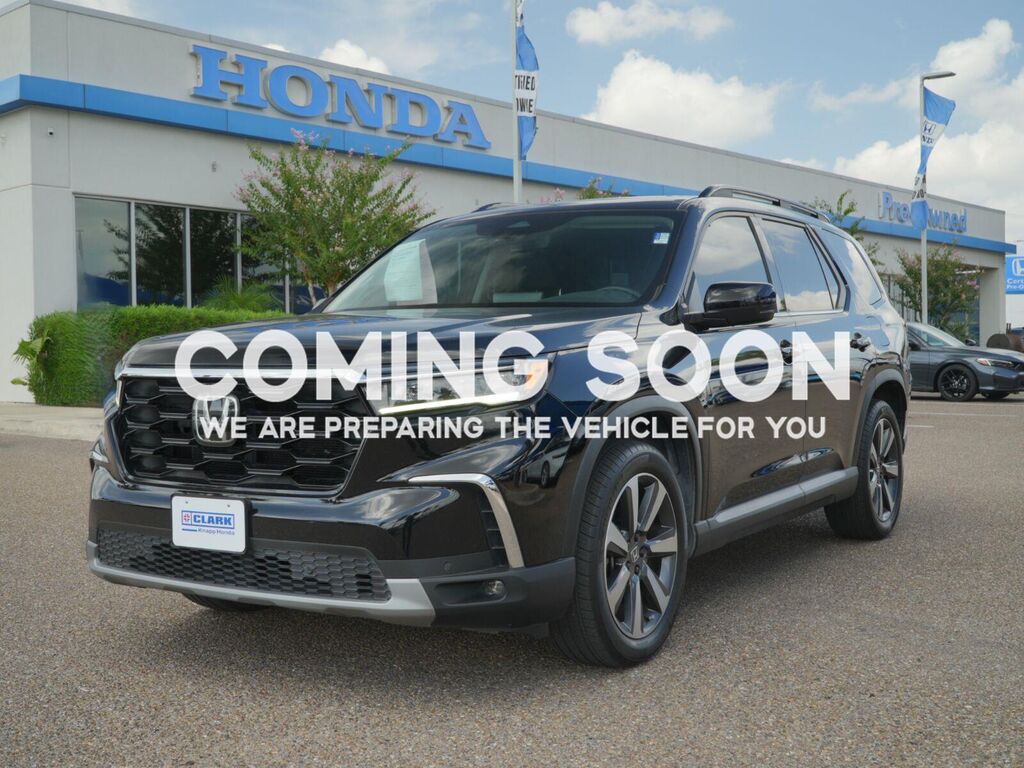2025 Honda Pilot Touring — photo 1 of 8