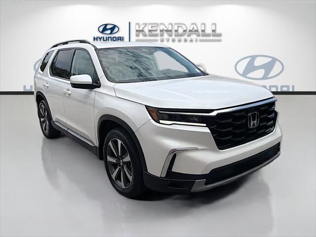 2025 Honda Pilot Touring — photo 1 of 13