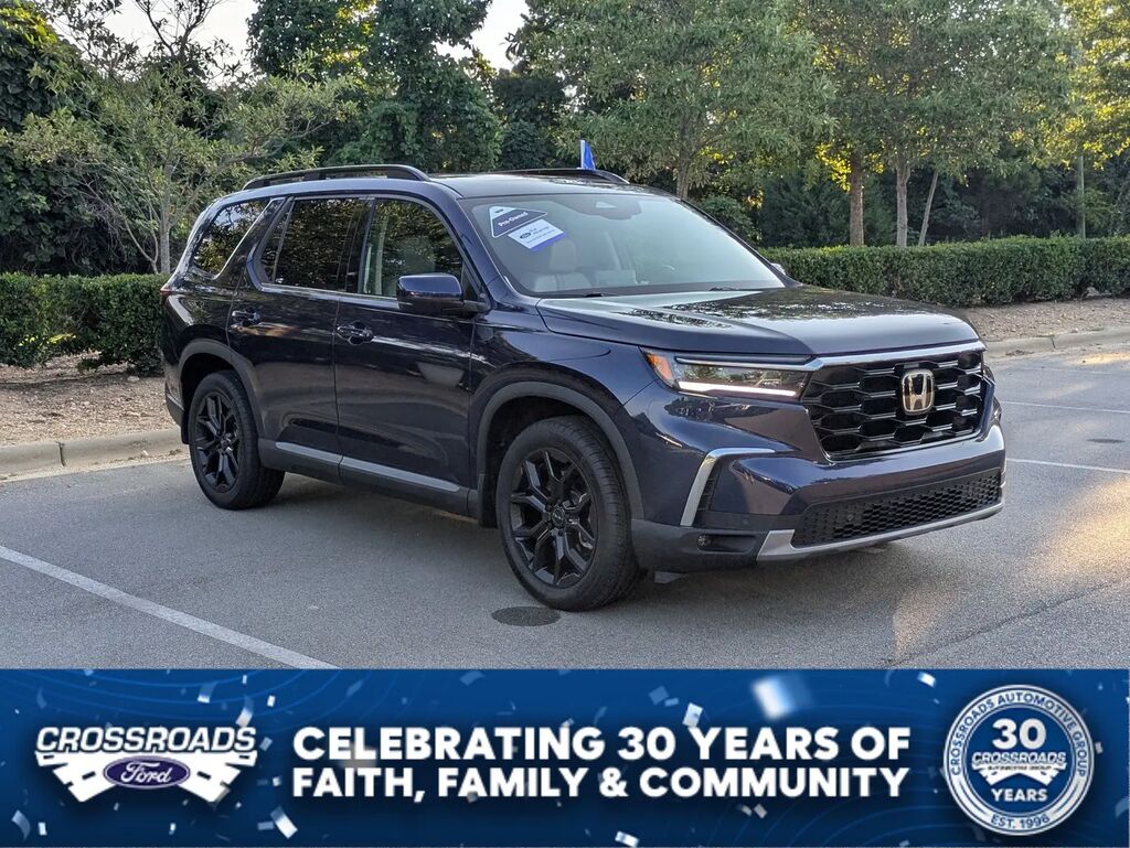2025 Honda Pilot Touring — photo 1 of 13