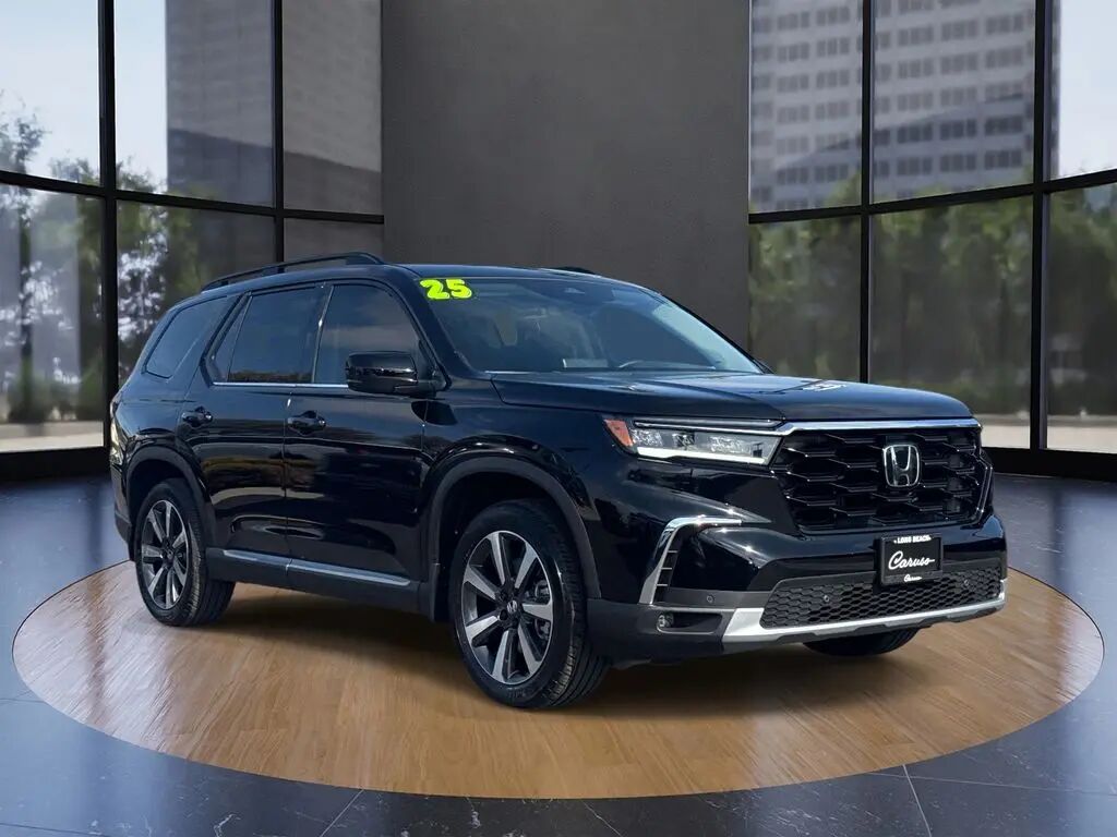 2025 Honda Pilot Touring — photo 1 of 13