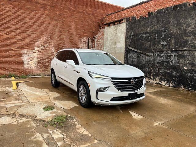 2022 Buick Enclave Essence — photo 1 of 13