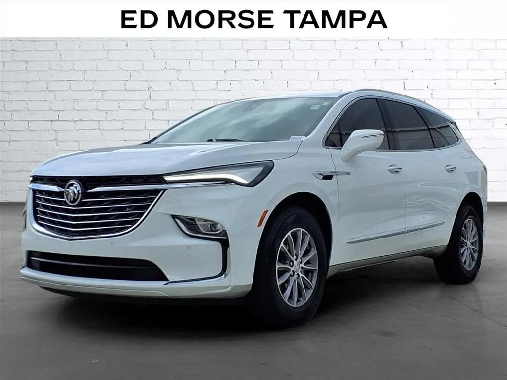 2024 Buick Enclave Essence — photo 1 of 13