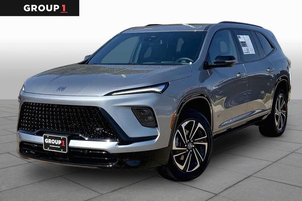 2025 Buick Enclave Sport Touring — photo 1 of 1