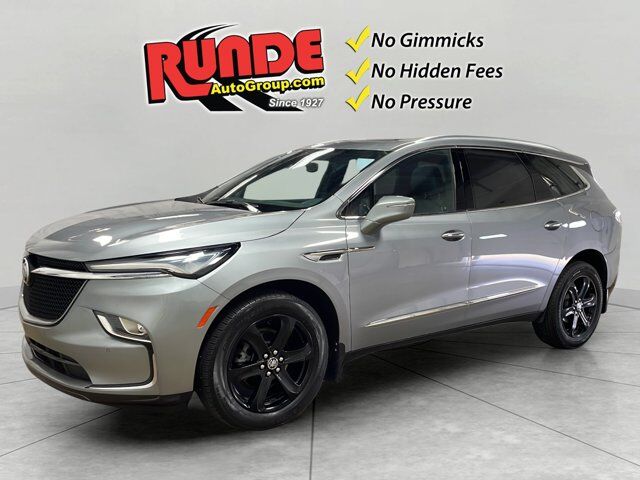 2024 Buick Enclave Essence — photo 1 of 1