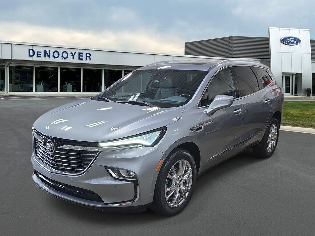 2023 Buick Enclave Essence