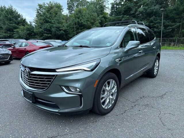 2024 Buick Enclave Essence — photo 1 of 13