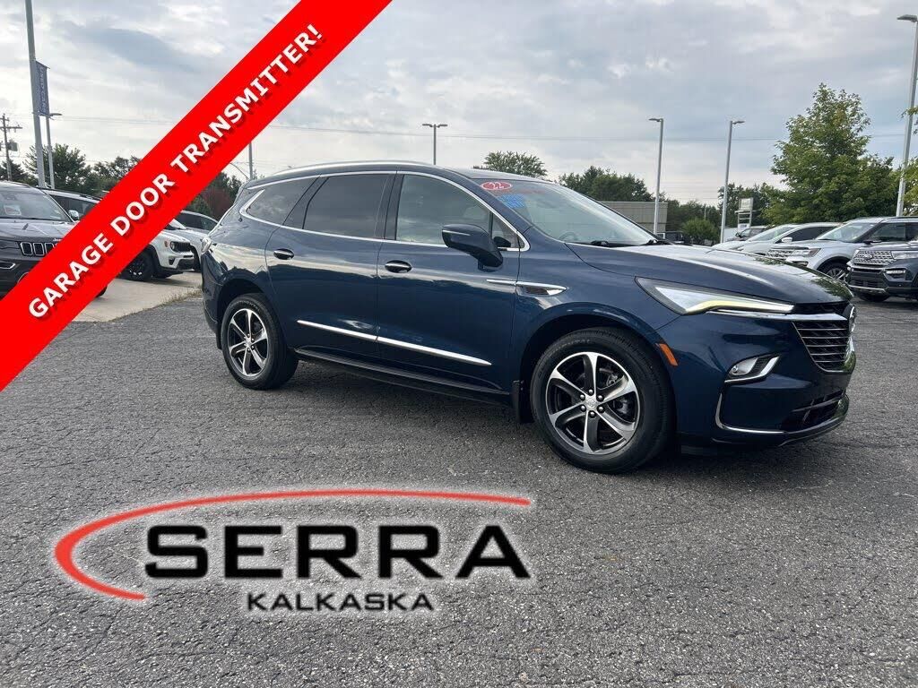 2022 Buick Enclave Essence — photo 1 of 1