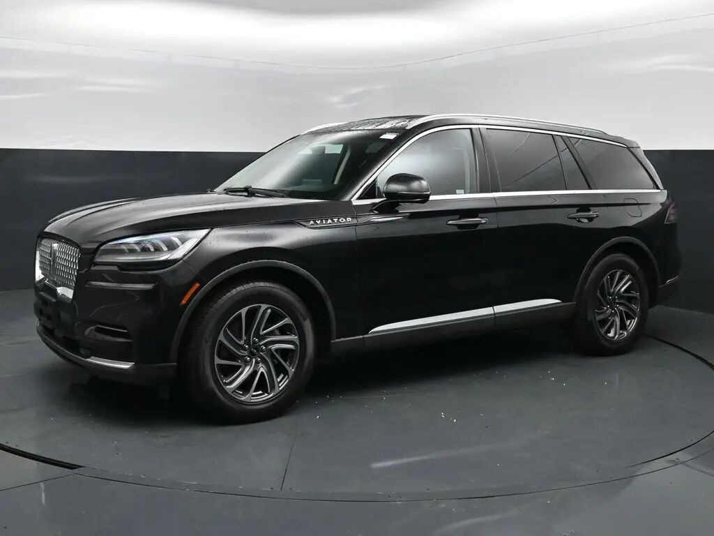 2022 Lincoln Aviator Livery — photo 1 of 11