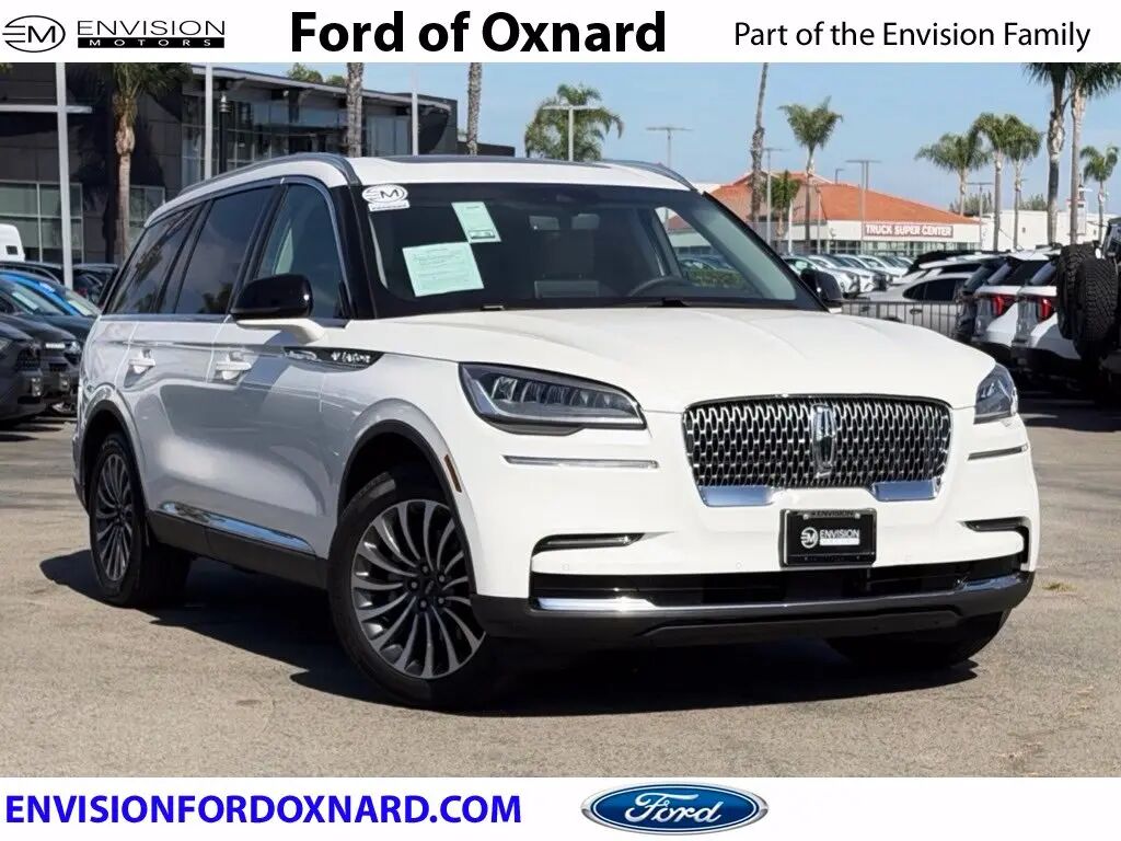 2023 Lincoln Aviator Standard — photo 1 of 13