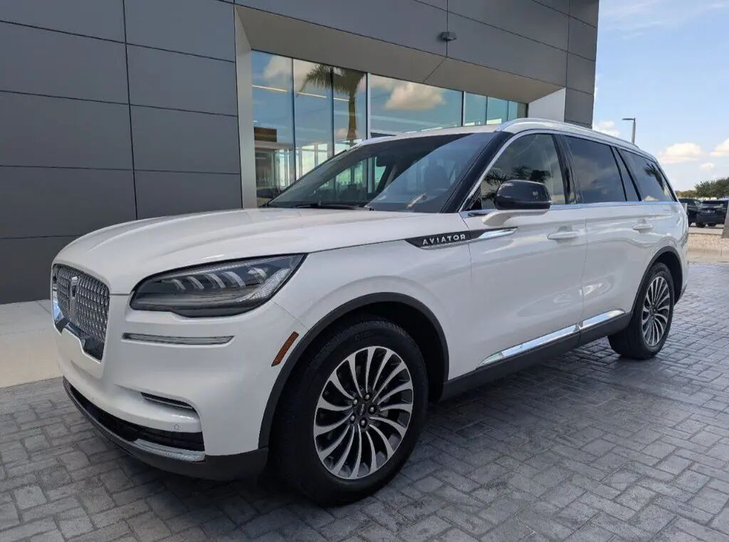 2023 Lincoln Aviator Standard — photo 1 of 13