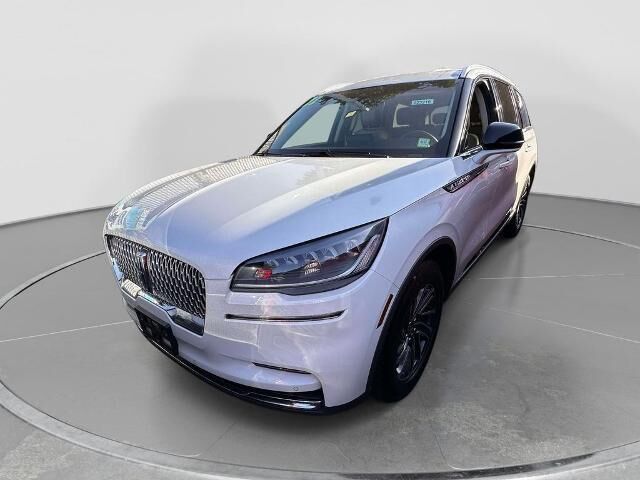 2022 Lincoln Aviator Standard — photo 1 of 13