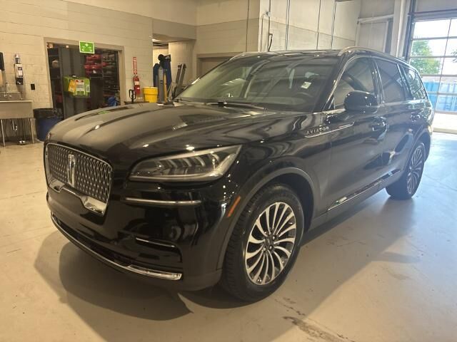 2023 Lincoln Aviator Standard — photo 1 of 13