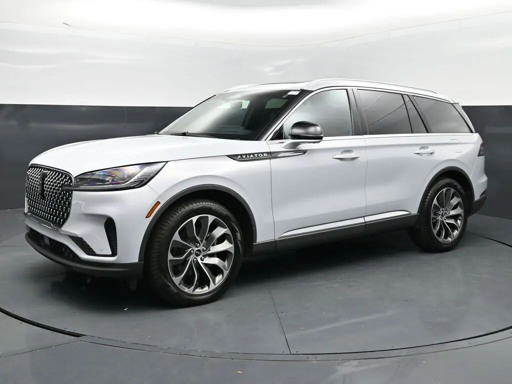 2025 Lincoln Aviator Reserve — photo 1 of 12