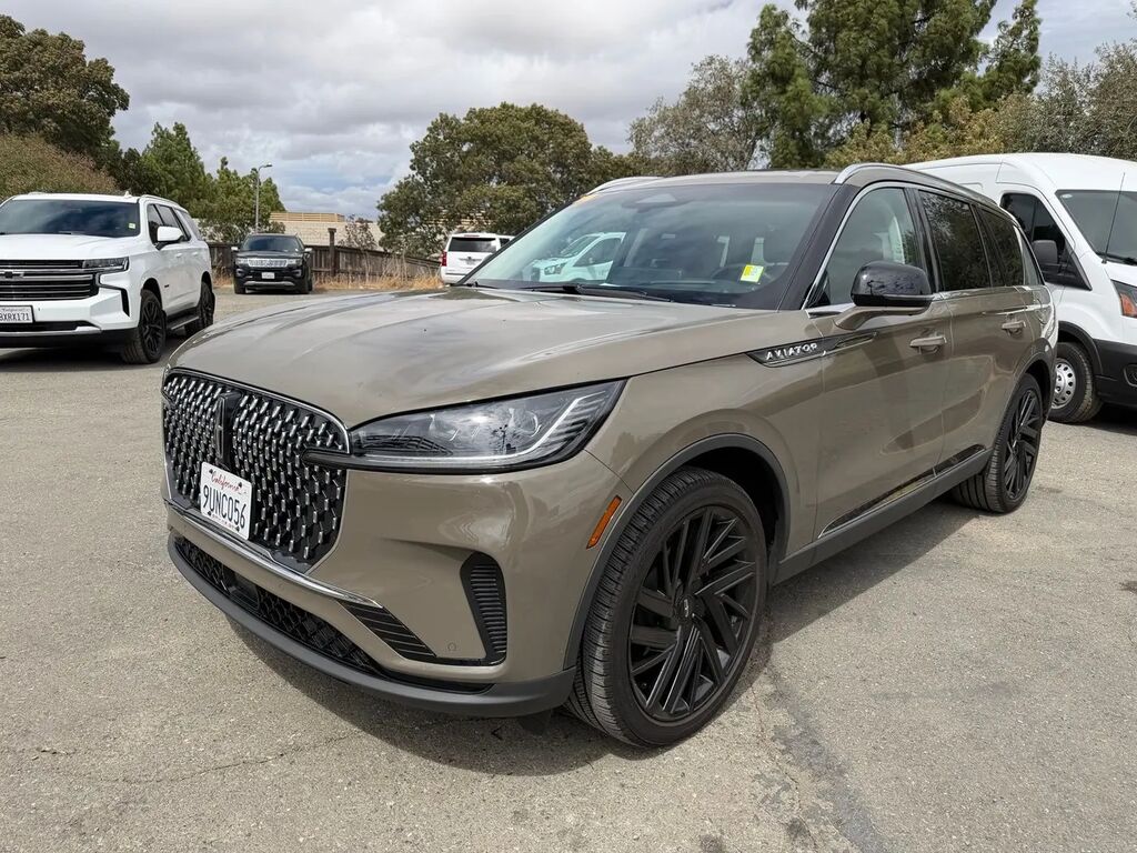 2025 Lincoln Aviator Reserve — photo 1 of 13