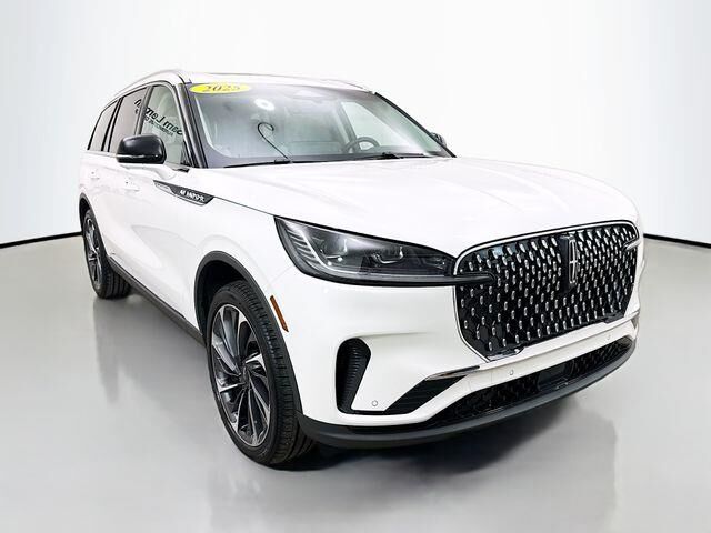 2025 Lincoln Aviator Reserve — photo 1 of 13