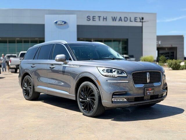 2021 Lincoln Aviator Reserve — photo 1 of 10