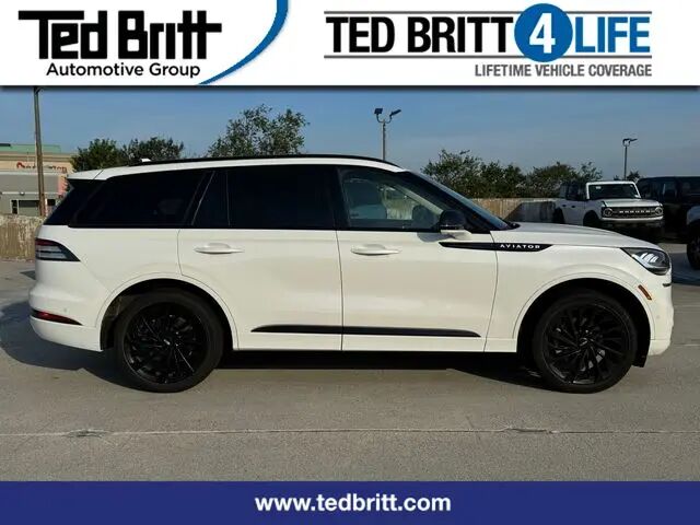 2023 Lincoln Aviator Reserve — photo 1 of 7