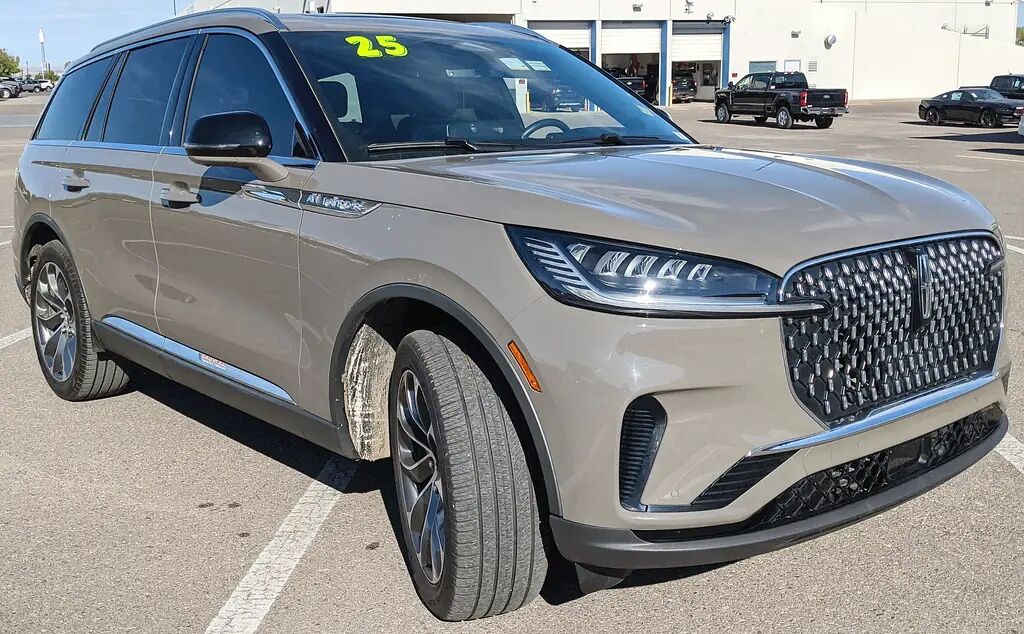 2025 Lincoln Aviator Reserve — photo 1 of 13