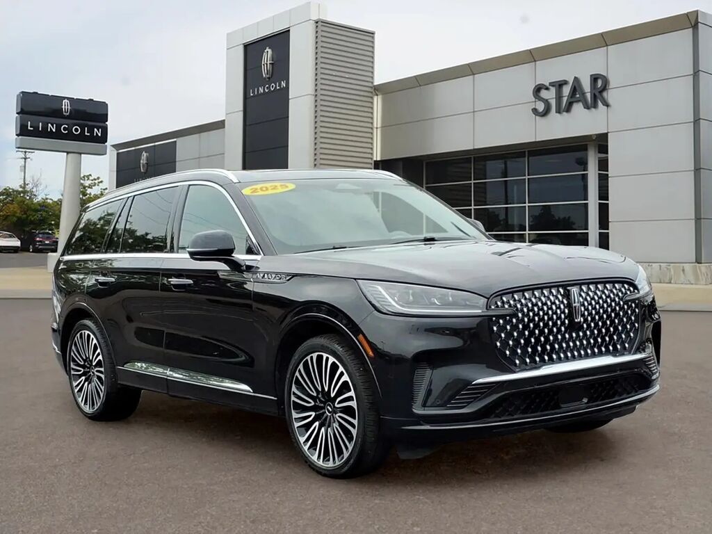 2025 Lincoln Aviator Black Label — photo 1 of 13