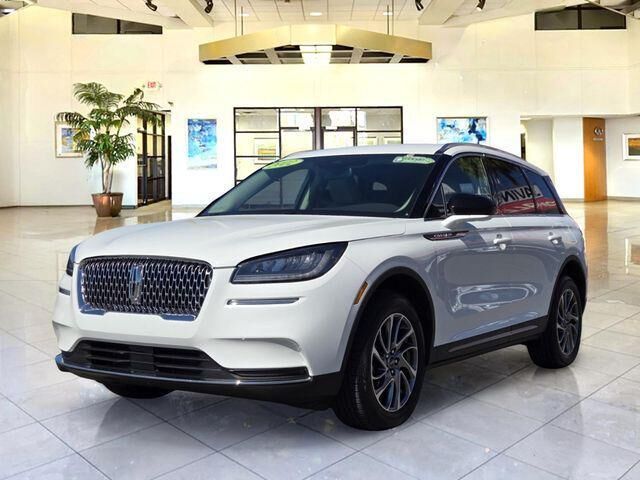 2022 Lincoln Corsair Standard — photo 1 of 13
